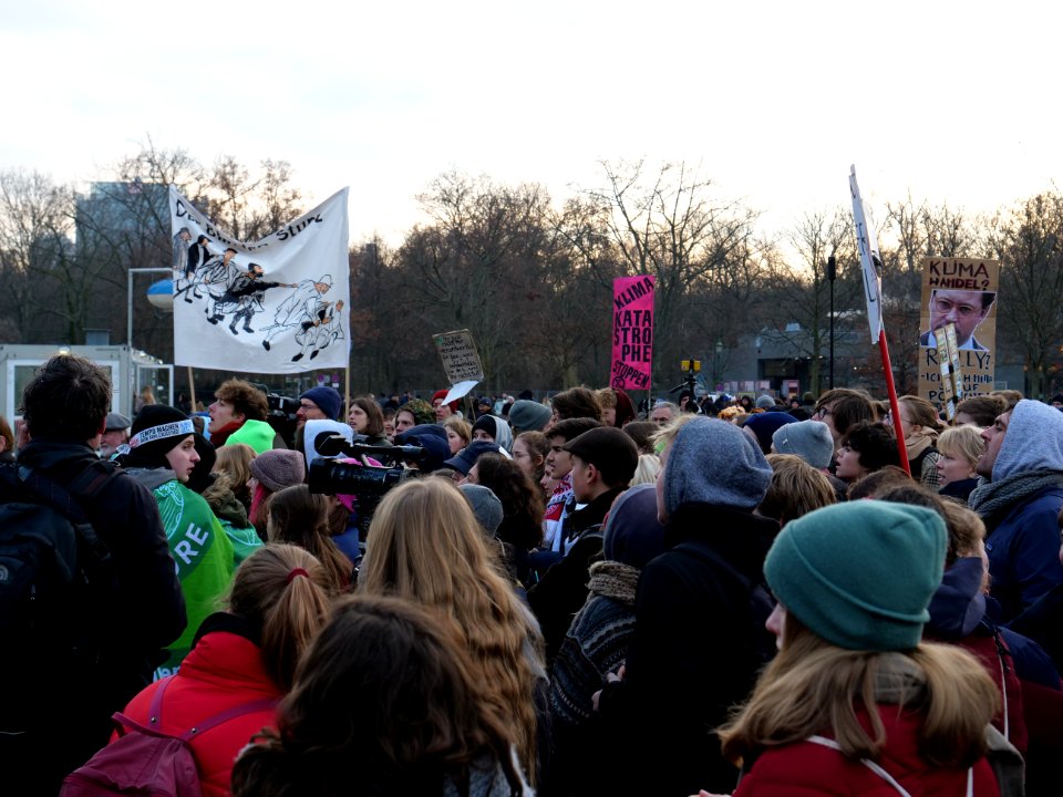 FridaysForFuture protest Berlin 13-12-2019 Platz der Republik 53