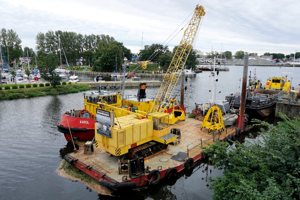 Lifting crane platform technology