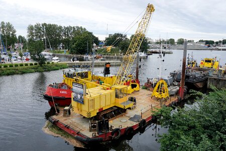 Lifting crane platform technology