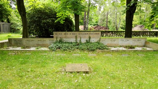 Friedhof Zum Heiligen Kreuz mai2017 - 9