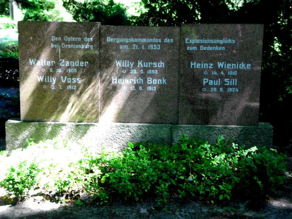 Friedhof Grabmal Bergungskommando Oranienburg 1