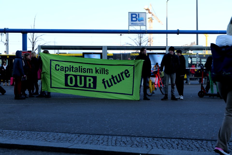 FridaysForFuture protest Berlin 2020-01-24 anti-capitalist protest at Hbf 01