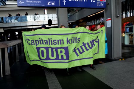 FridaysForFuture protest Berlin 2020-01-24 anti-capitalist protest at Hbf 13