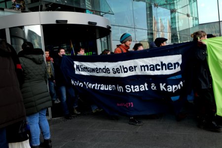 FridaysForFuture protest Berlin 2020-01-24 anti-capitalist protest at Hbf 18