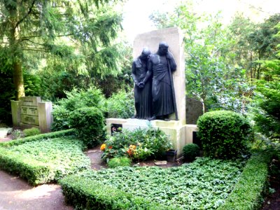 Friedhof grabmal edelmann 2