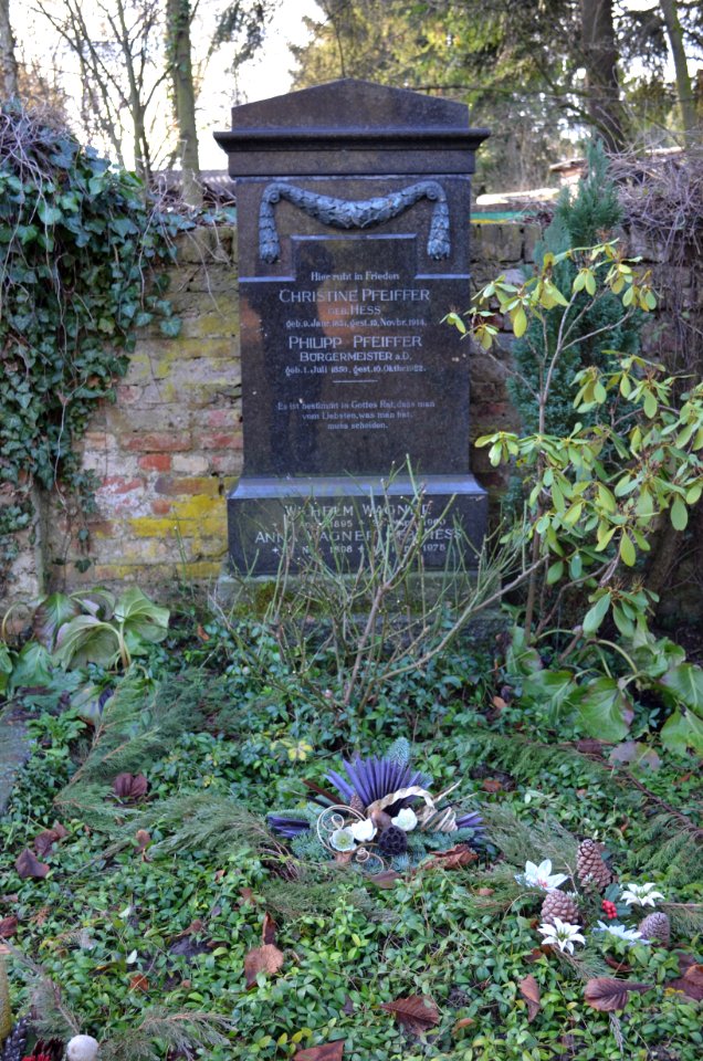 Friedhof Unterliederbach, Grab Pfeiffer 1914