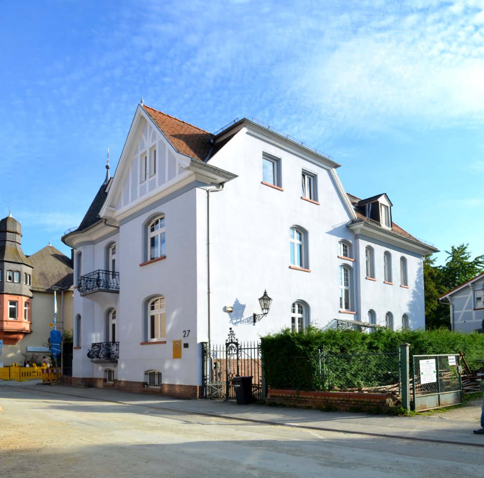 Friedrichsdorf, Bahnstraße 27