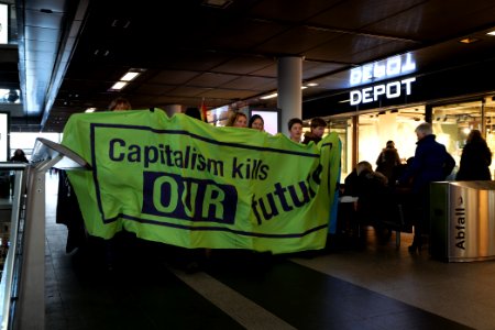 FridaysForFuture protest Berlin 2020-01-24 anti-capitalist protest at Hbf 06