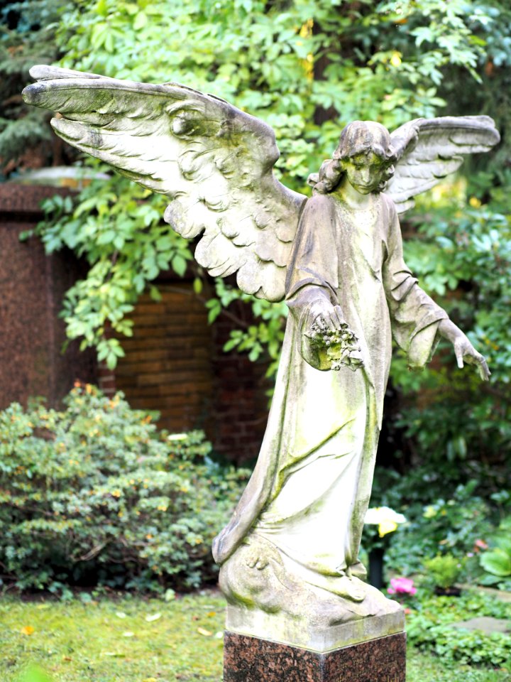 Friedhof.Marienfelde.Engelstatue