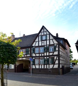 Friedrichsdorf, Hugenottenstraße 66 (1)