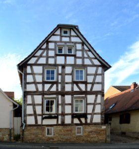 Friedrichsdorf, Hugenottenstraße 50 (1)
