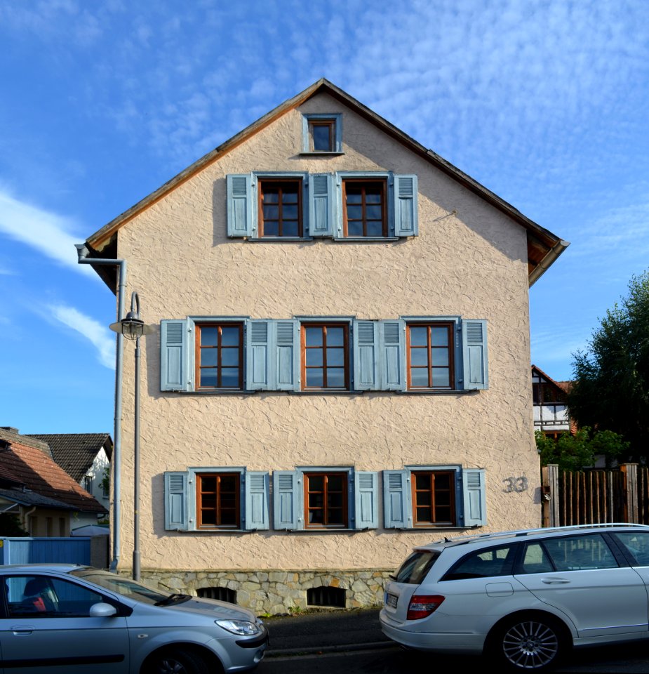 Friedrichsdorf, Hugenottenstraße 33 (1)