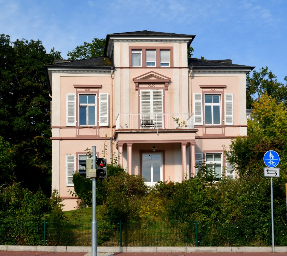 Friedrichsdorf, Hugenottenstraße 123