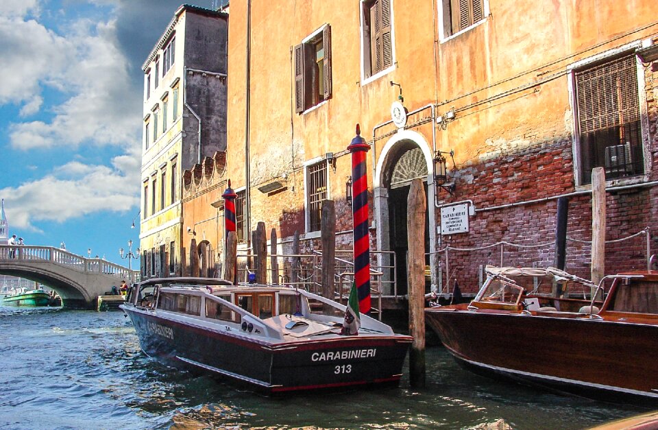 Polizia carabinieri canal