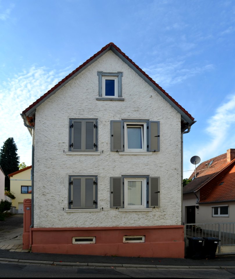 Friedrichsdorf, Hugenottenstraße 46 (1)