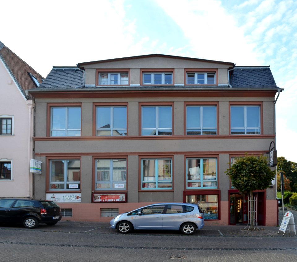 Friedrichsdorf, Hugenottenstraße 100