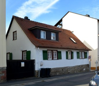 Friedrichsdorf, Hugenottenstraße 28 (1)