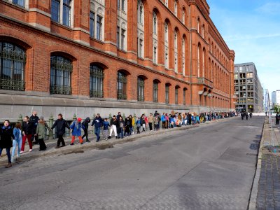 FridaysForFuture protest Berlin 11-10-2019 human chain at Rotes Rathaus 09