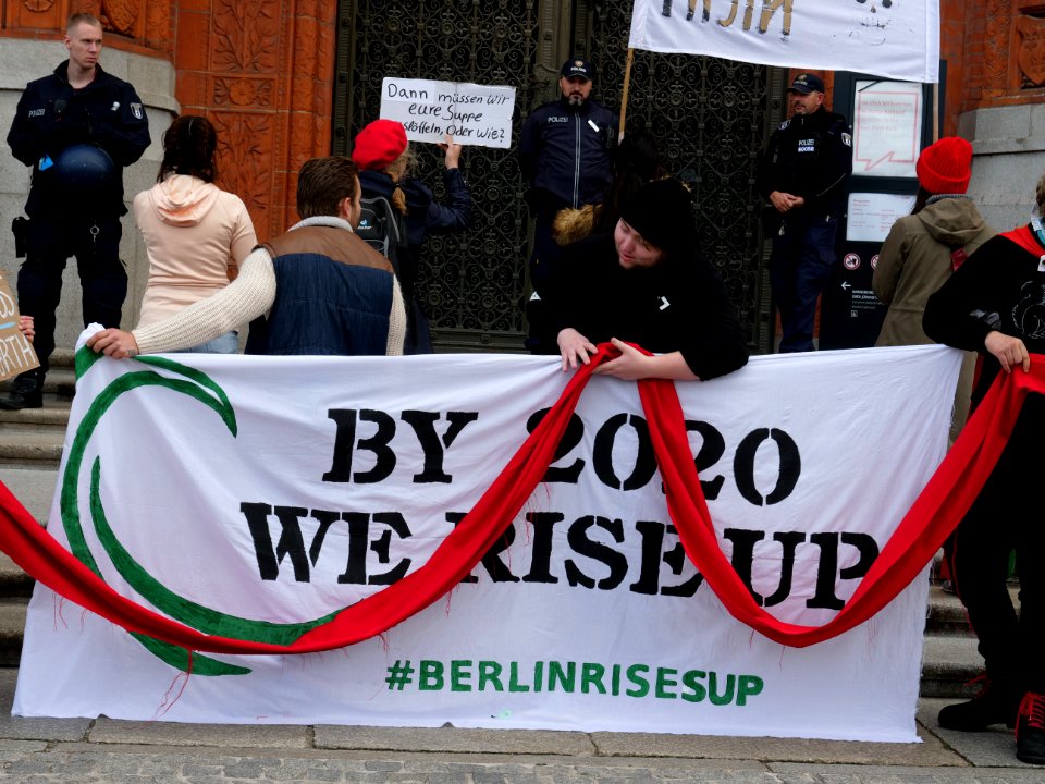 FridaysForFuture protest Berlin 11-10-2019 human chain at Rotes Rathaus 39