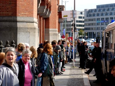 FridaysForFuture protest Berlin 11-10-2019 human chain at Rotes Rathaus 13