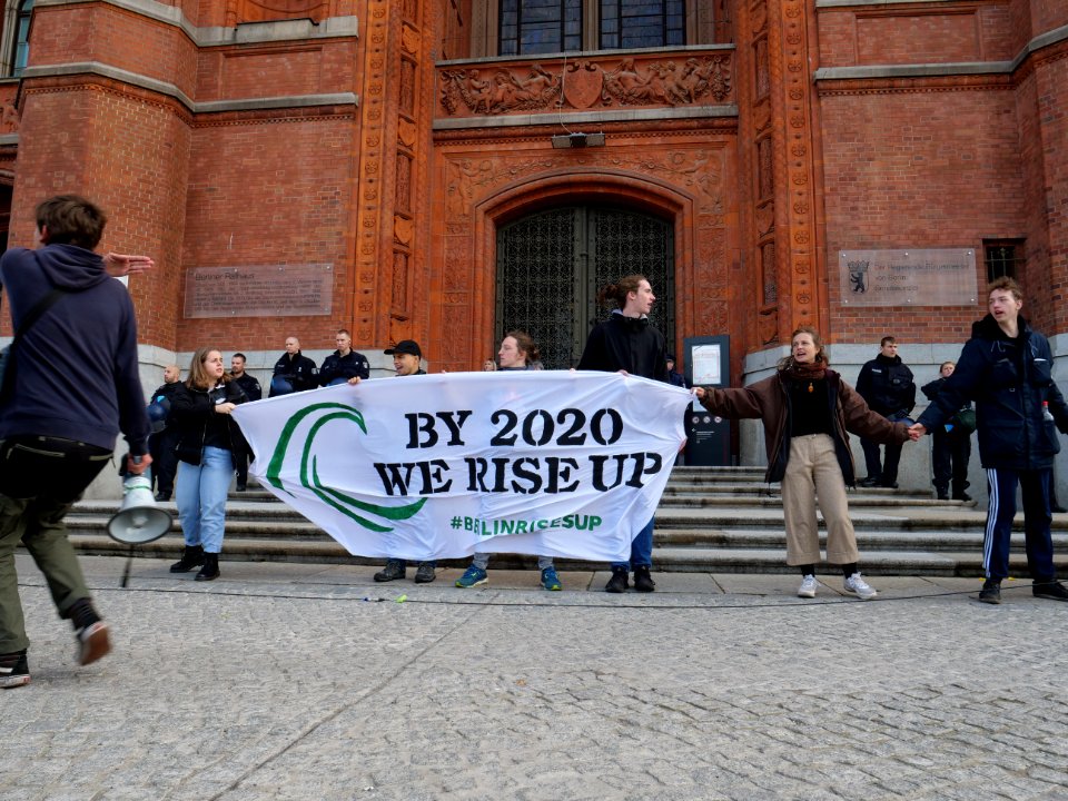 FridaysForFuture protest Berlin 11-10-2019 human chain at Rotes Rathaus 18