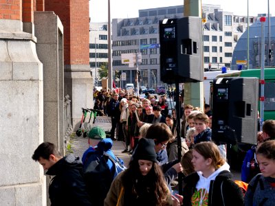FridaysForFuture protest Berlin 11-10-2019 human chain at Rotes Rathaus 15