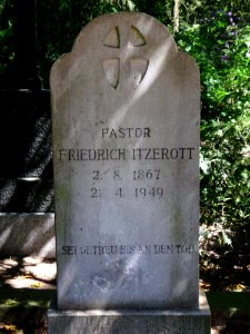 Friedhof Grabmal Itzerott 4