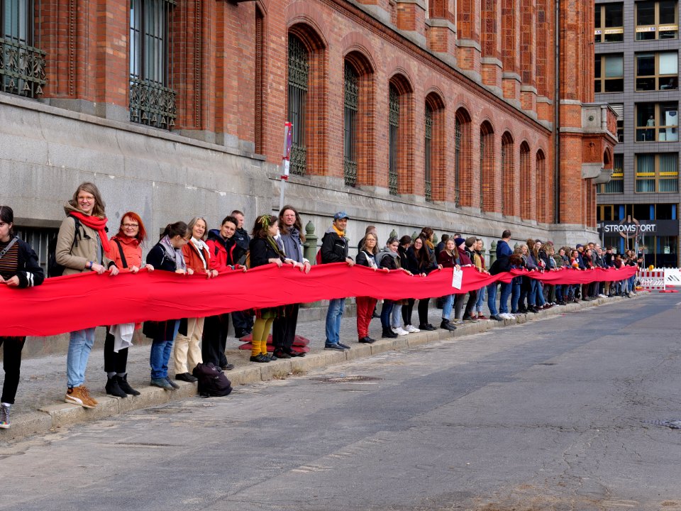 FridaysForFuture protest Berlin 11-10-2019 human chain at Rotes Rathaus 33