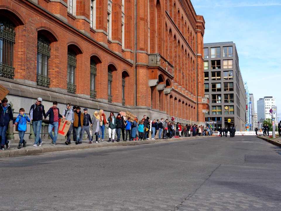 FridaysForFuture protest Berlin 11-10-2019 human chain at Rotes Rathaus 10