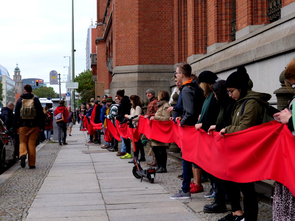 FridaysForFuture protest Berlin 11-10-2019 human chain at Rotes Rathaus 36