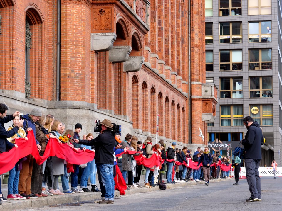 FridaysForFuture protest Berlin 11-10-2019 human chain at Rotes Rathaus 29