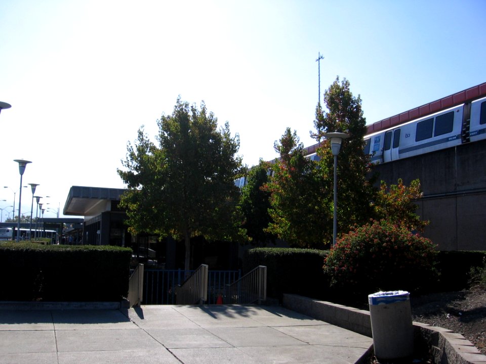 Fremont BART 2256 06