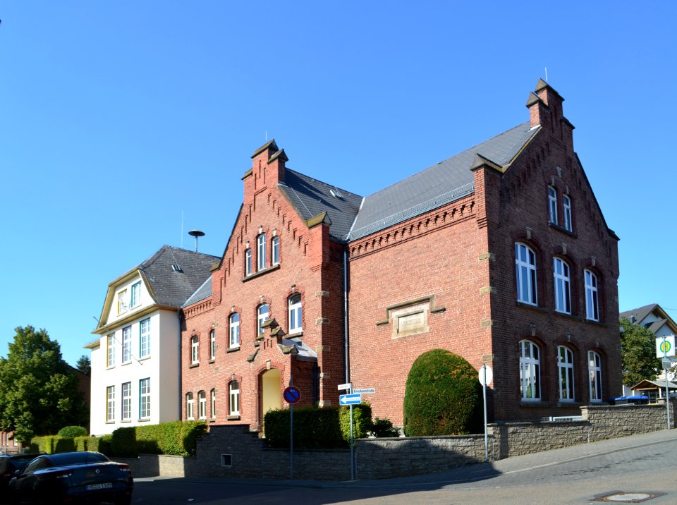 Freiendiez, Pestalozzi-Schule