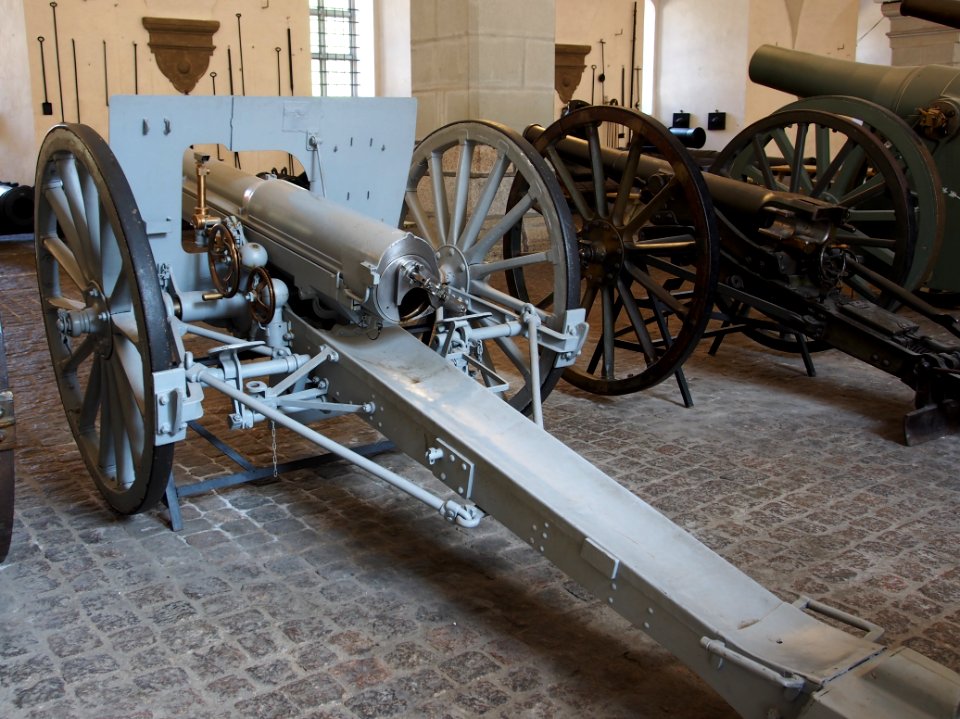 French 75mm fieldcanon model 1897 at the Royal Danish Arsenal Museum (Copenhagen), pic2