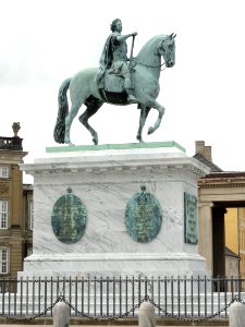 Frederik V statue in Amalienborg Palace - DSC07145