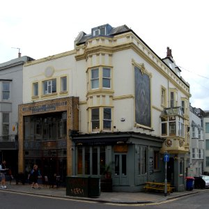Freemasons Tavern, 39 Western Road, Hove (NHLE Code 1292378) (May 2019) (2)