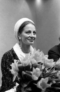 Franse filmster Capucine Aankomst Schiphol, Bestanddeelnr 913-8113