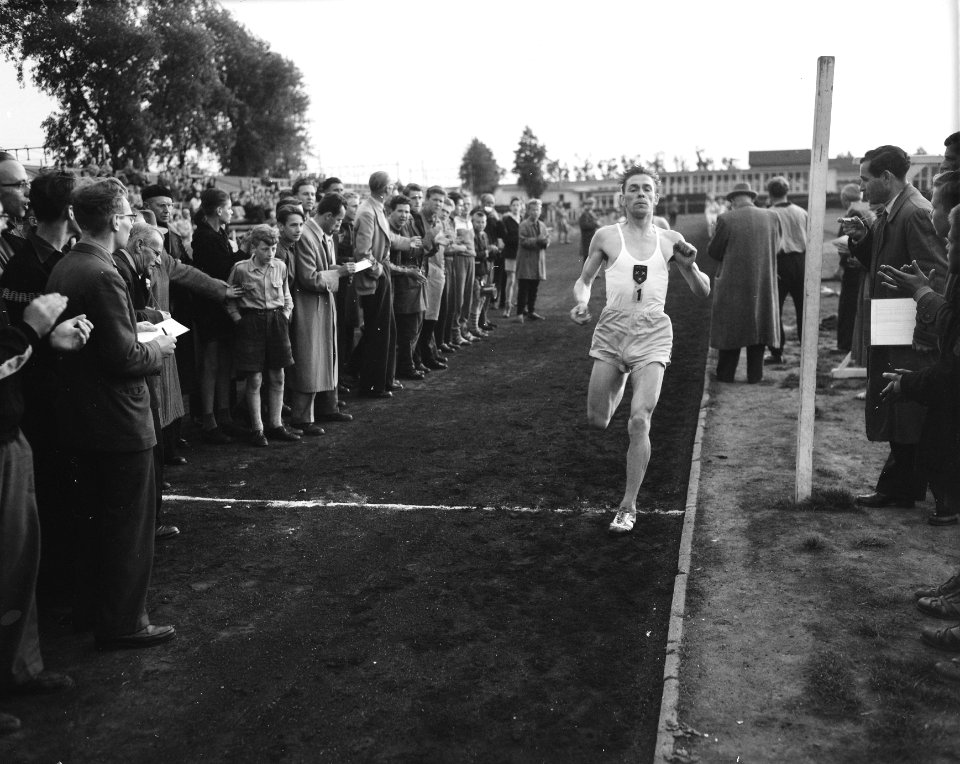 Frans Künen verbetert record 10000 meter te Rotterdam, Bestanddeelnr 907-8517