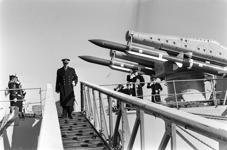 Frans vlooteskader in Amsterdam onder bevel van vice-admiraal Ph. de Gaulle (zo…, Bestanddeelnr 928-4485
