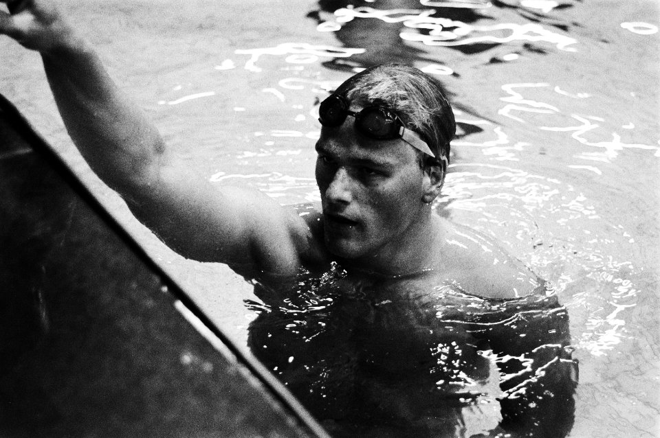 Fred Eefting die 100 meter rugslag heren won, Bestanddeelnr 930-3550