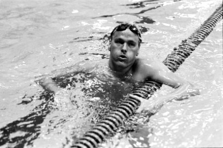 Fred Eefting na de 100 m vrije slag heren, Bestanddeelnr 930-3595