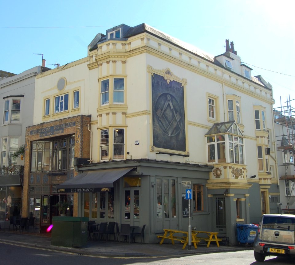 Freemasons Tavern, 39 Western Road, Hove (NHLE Code 1292378) (September 2018) (2)