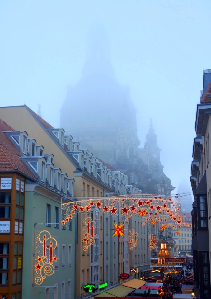 Frauenkirche with Christmas market - Dresden, Germany - DSC09092