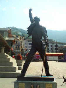 Freddie Mercury statue in Montreux photo