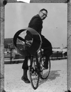 Franse uitvinders nieuwe motor op fiets, Bestanddeelnr 904-5546