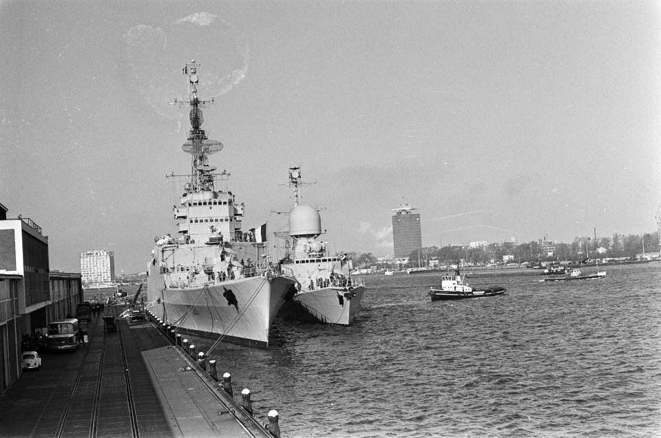 Frans vlooteskader in Amsterdam onder bevel van vice-admiraal Ph. de Gaulle (zo…, Bestanddeelnr 928-4482