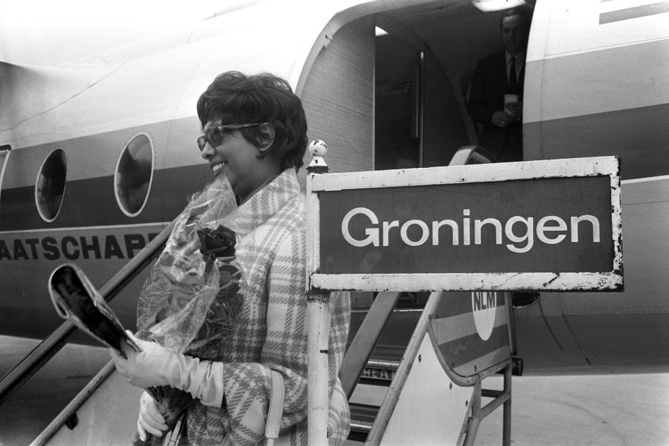 Franse zangeres Josephine Baker arriveert op Schiphol, Bestanddeelnr 922-7782