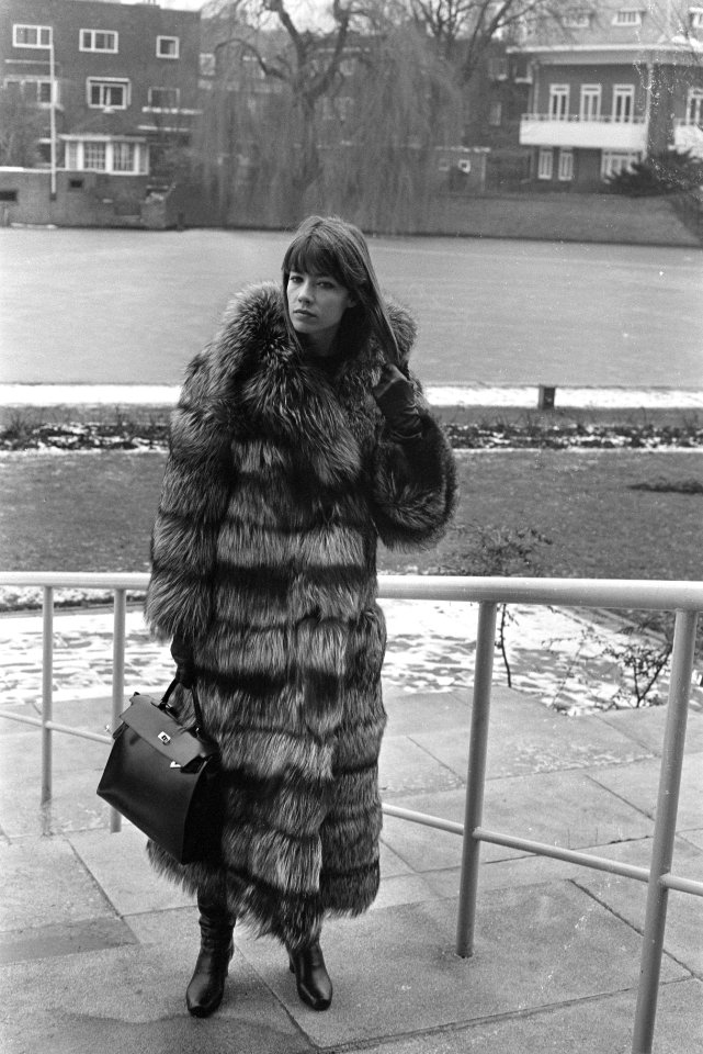 Franse zangeres-actrice Francoise Hardy in Amsterdam. Francoise in lange bontjas, Bestanddeelnr 923-0816