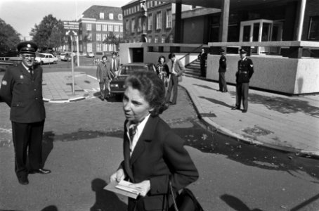 Franse ambassadeur na gijzeling weer thuis vrouw Franse ambassadeur staat pers , Bestanddeelnr 927-4592
