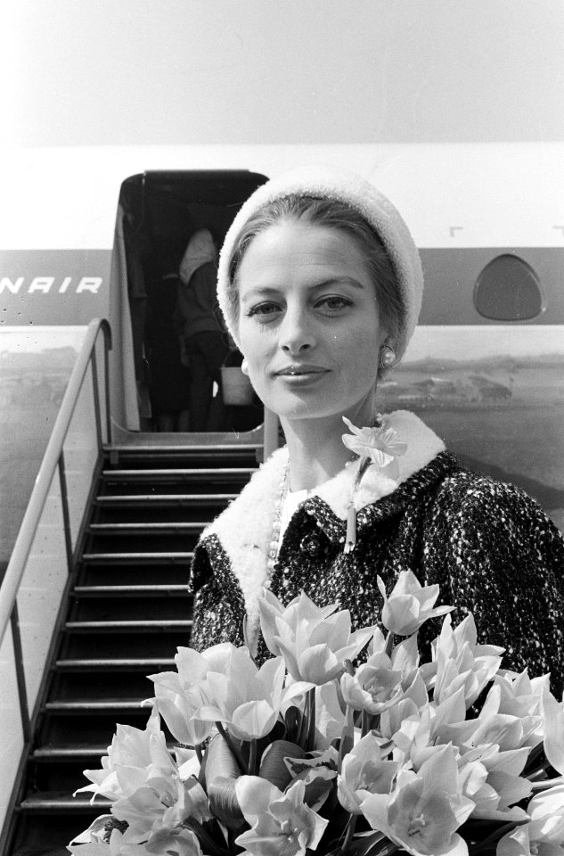 Franse filmster Capucine Aankomst Schiphol, Bestanddeelnr 913-8104